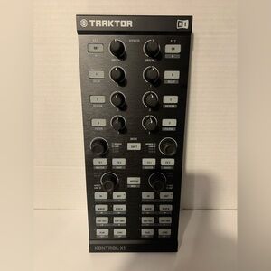 Native Instruments Traktor X1 DJ Controller with Case